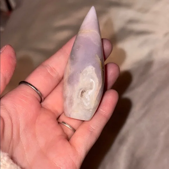 Elegant Stone Accent Piece - Picture 4 of 4